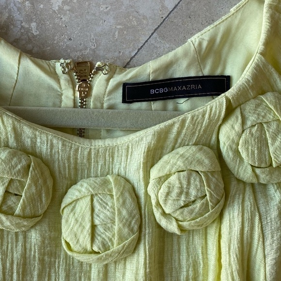 BCBG Max Azria Short Sleeve Yellow Shift Dress w/ pockets and exposed zipper - M - Picture 6 of 6